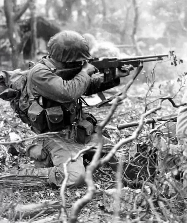 Browning BAR model 1918 in combat showing military automatic rifle heritage