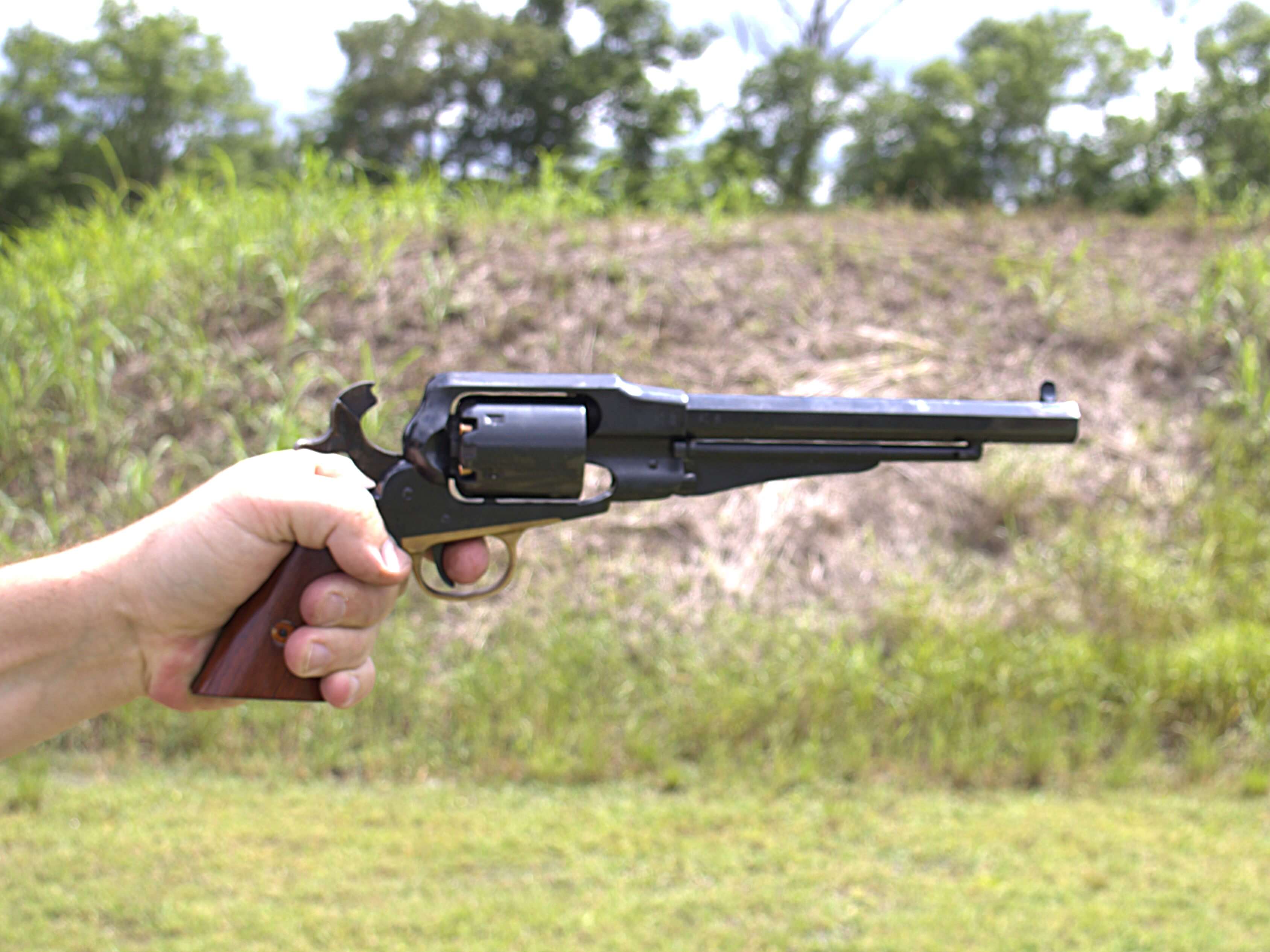 Shooting a Remington 1858 New Model Army cap and ball revolver 2026
