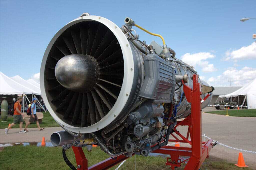 L-39 Albatross aircraft tied to the AI-25TL engine story behind the FP-5 Flamingo missile