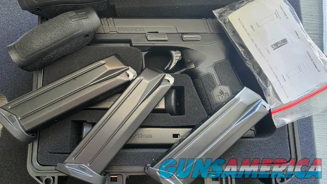 IWI Masada 9mm pistol with 6 magazines