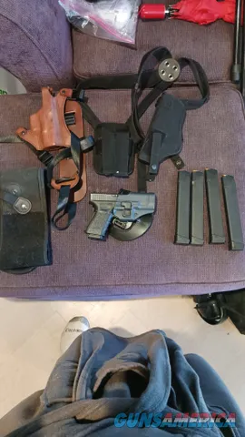 Glock 19 Gen3 9mm Subcompact with Holste...