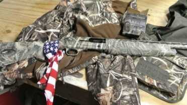 Mossberg to move more jobs to Texas The Duck Commander series are in Realtree Max-5. The jacket and vest are in the Max-4 pattern for comparison. The Duck Commander guns all ship with a bandana like the one Willie wears on the Duck Dynasty show.
