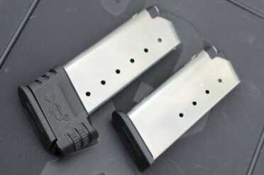 Fist full of Hardball: Why I Carry a Springfield XD-S The shorter mag holds five rounds. The other holds seven.