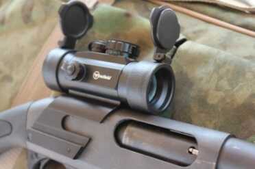 The sight has four different reticles available in red and green: 5 MOA Dot, Circle Dot, Crosshair and Circle Dot Crosshair.