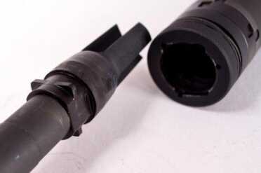 A Look at SilencerCo's Saker 556 Suppressor Note the ridges on the Trifecta Flash Hider. The silencer can only mount one way. This ensures that point of impact will not shift if you detach and reattach the suppressor.