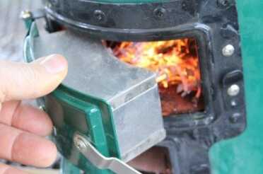 Prepping 101: Rocket Stove Cooking - The Fuel Miser By the time I got the door closed, most of my initial handful of sticks had burned up.