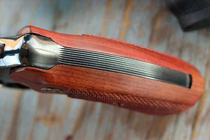 Rear of the one-piece grips fitted to the reviewed vintage Colt Python