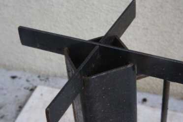 Prepping 101: Cheap & Small DIY Rocket Stove Cooking Closeup of the way the grate fins sit on the tubular steel.