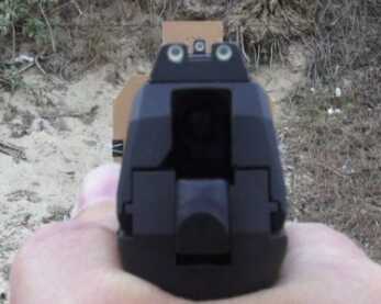 Heckler & Koch P30SK: A Carry Gun You’ll Want to Carry to the Range! Tritium night sights can often be harder to see in daylight. No so with the TRU-DOT set on the P30SK