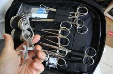 Prepping 101: Building a Mobile Trauma Hospital Bag Your medical kit should have scissors, hemostats, and tweezers. You can also find disposable scalpels, and you should have at least one heavy knife.