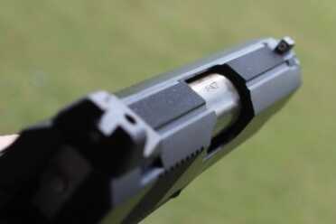 The ribs on the top cut glare. The attention to detail is on par with what I've come to expect from Dan Wesson guns.