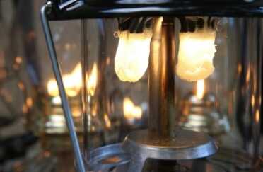 I didn't try the fuel life of a cup of fuel in the Coleman lantern on low power. 