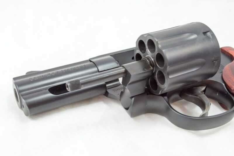 One of the differences between 586 and 686 models is the full-length underlug for extra weight under the barrel. 