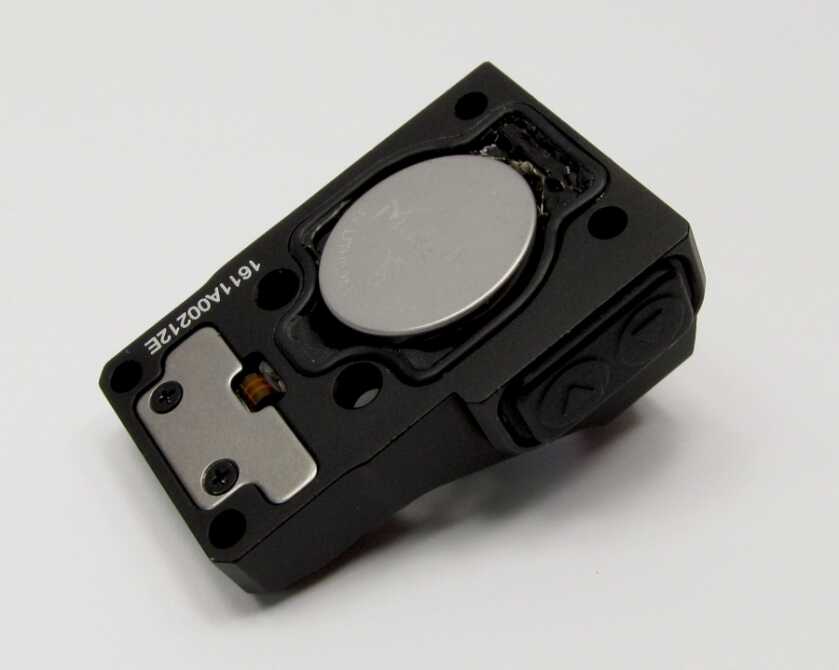Bottom battery compartment on the Vortex Viper red dot sight