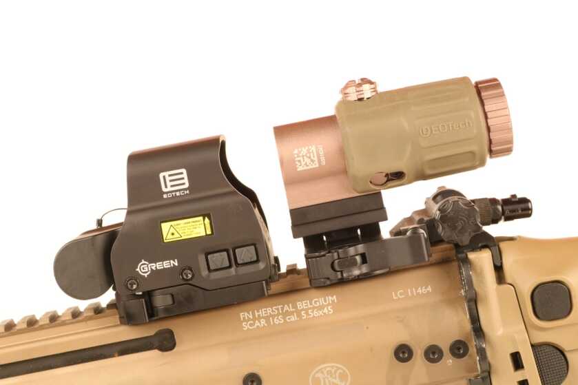 EOTech EXPS2 Green holographic sight mounted on the FN SCAR 16S