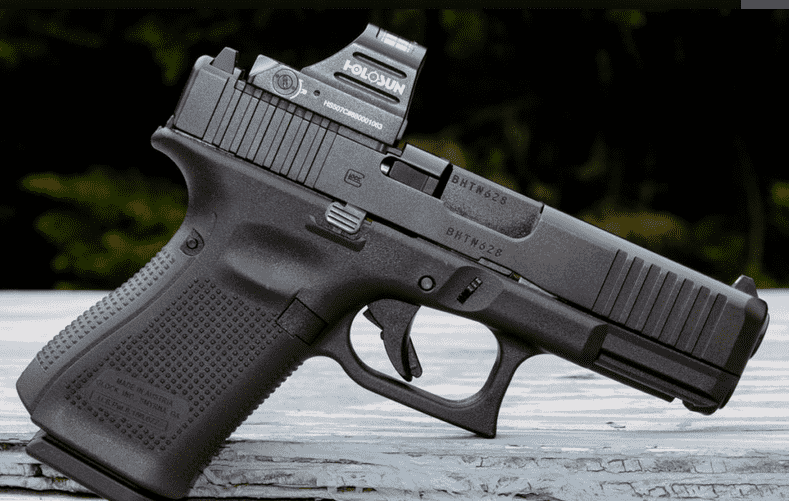 Clay: 5 Reasons to Carry the Glock 19 Clay: 5 Reasons to Carry the Glock 19