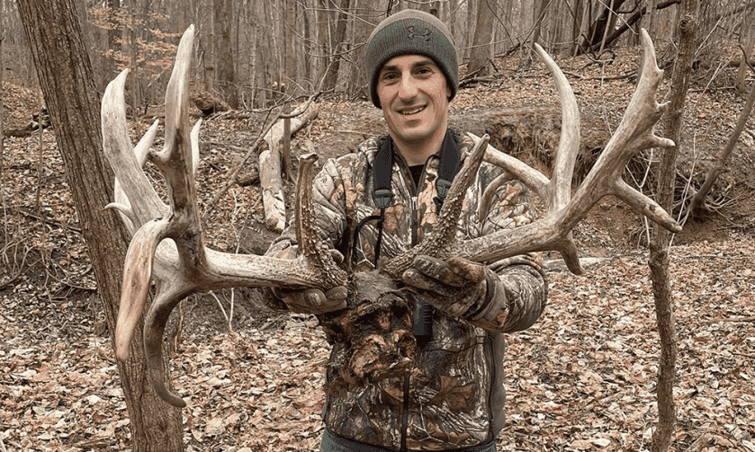 Ohio Hunter Finds MONSTER Non-Typical Whitetail Dead Head Ohio Hunter Finds MONSTER Non-Typical Whitetail Dead Head
