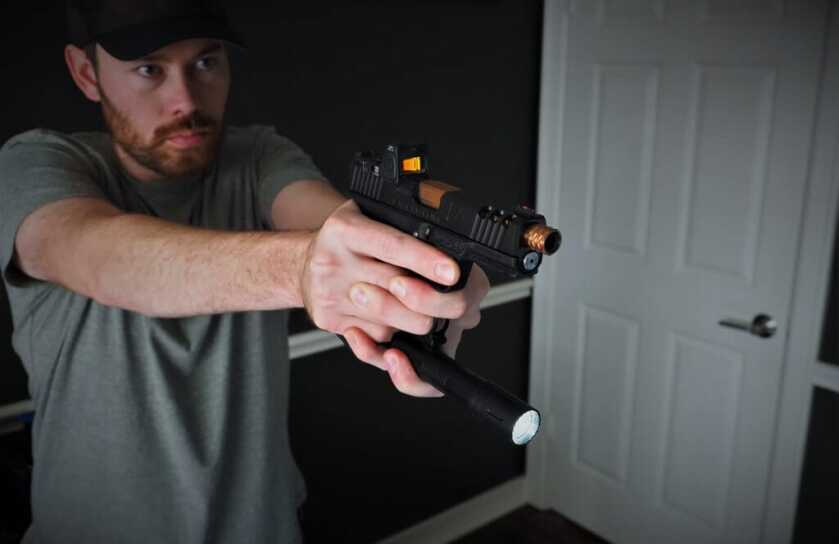 New Defender P15 Weapon Light from AceBeam New Defender P15 Weapon Light from AceBeam