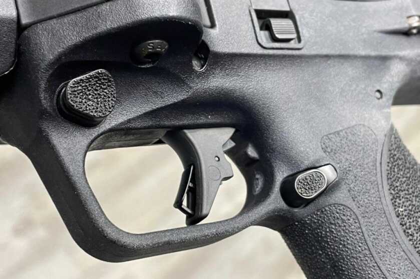 Folding 9mm Carbine! Smith & Wesson M&P FPC Reviewed FPC trigger