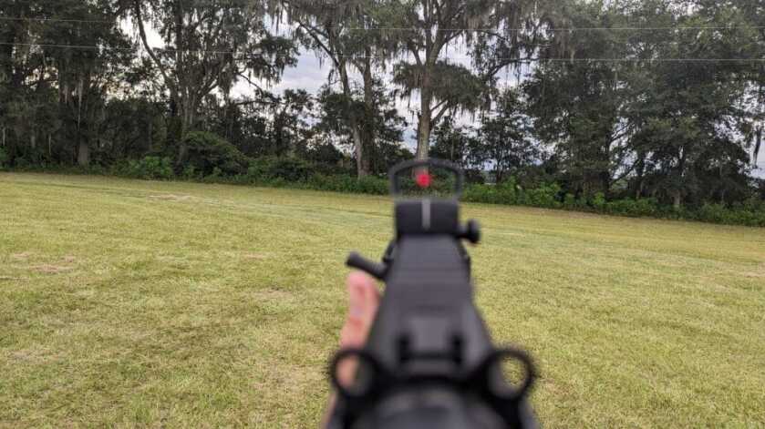 2 - The Fastfire 4 - Budget Blasting Red Dot Aiming at trees with the Fastfire 4 red dot