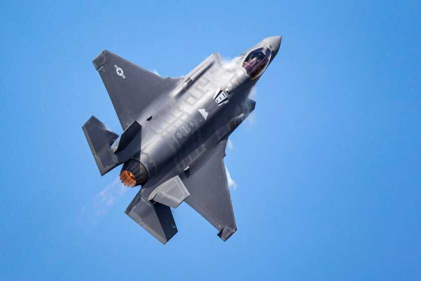 f-35 lightning fighter jet
