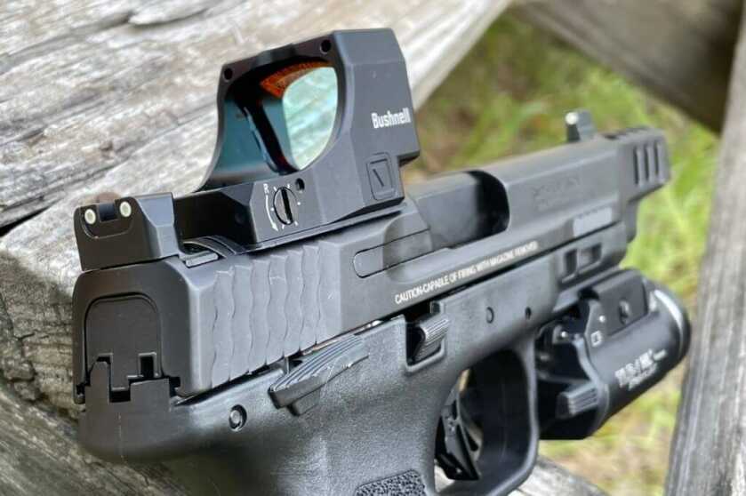 2 - S&W Performance Center 10mm M2.0 Pistol: Put to the Test Iron sights for the Smith & Wesson Performance Center 10mm M2.0