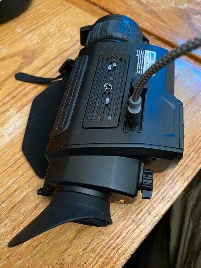 Charging the Finder FH35R V2 on wooden table