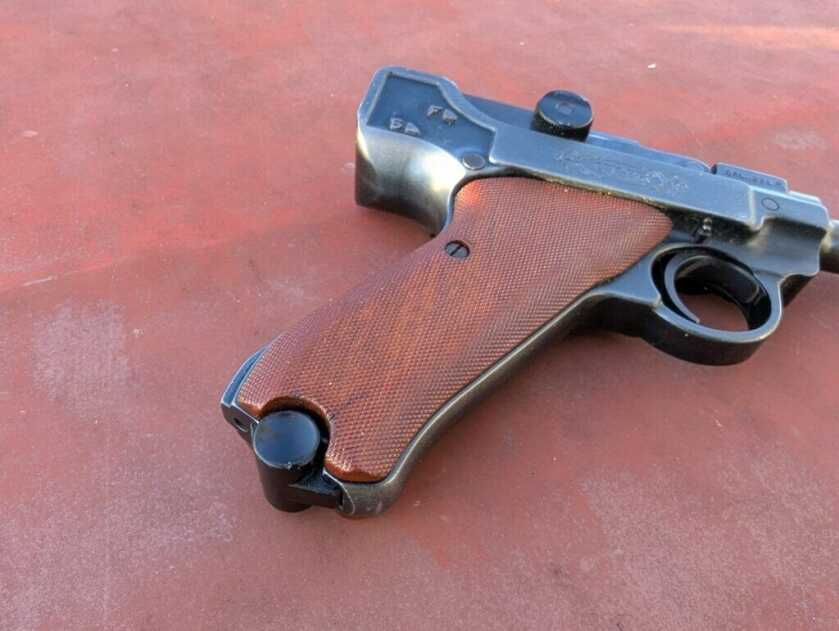 luger grip design
