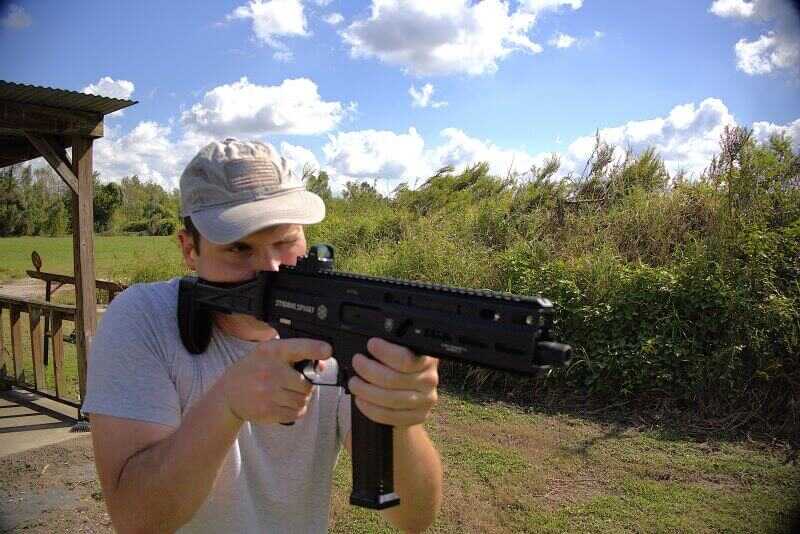 man shooting sum-machine gun